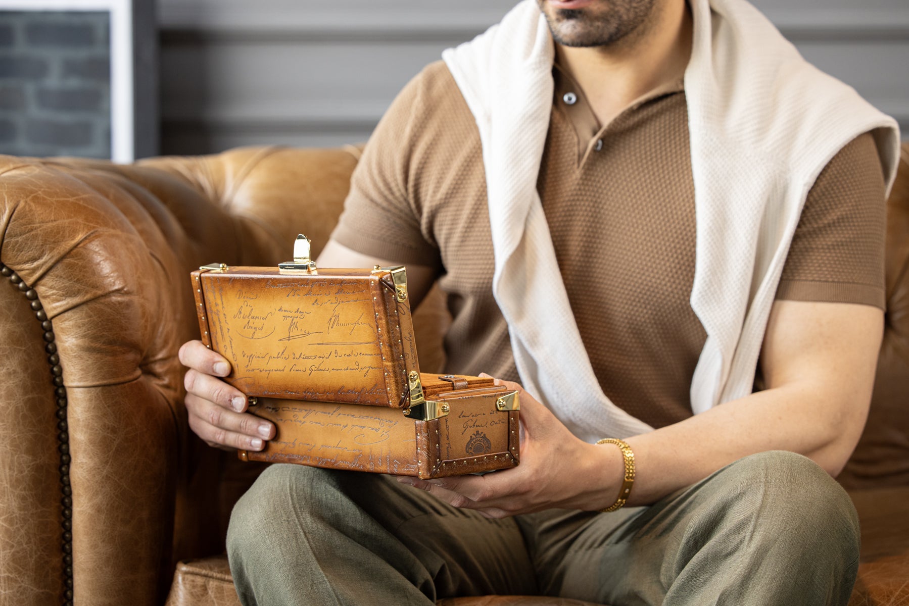 Bosphorus LeatherPetra Watch Case - Parhcment Patina Honey Brown For 3 Watches