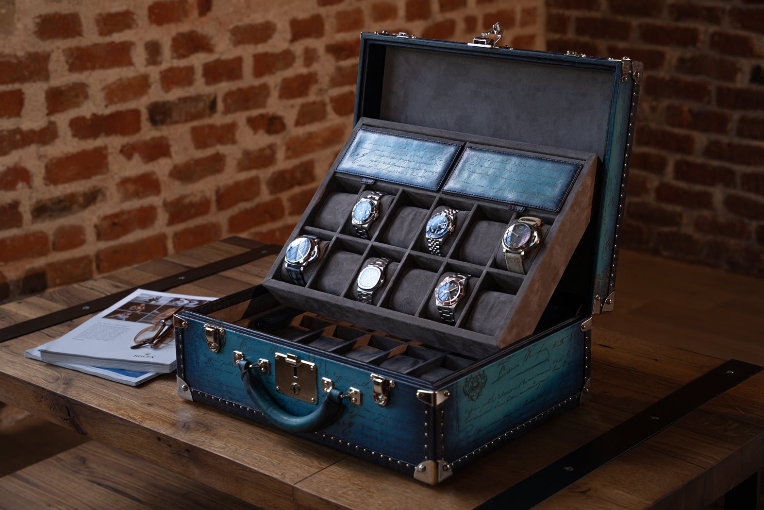 Bosphorus LeatherWatch Trunk - Parchment Patina Sky Blue for 30 Watches